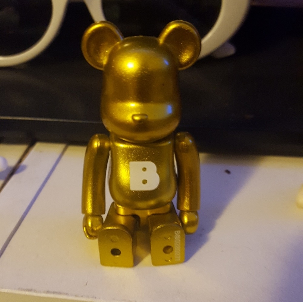 Gold B bearbrick